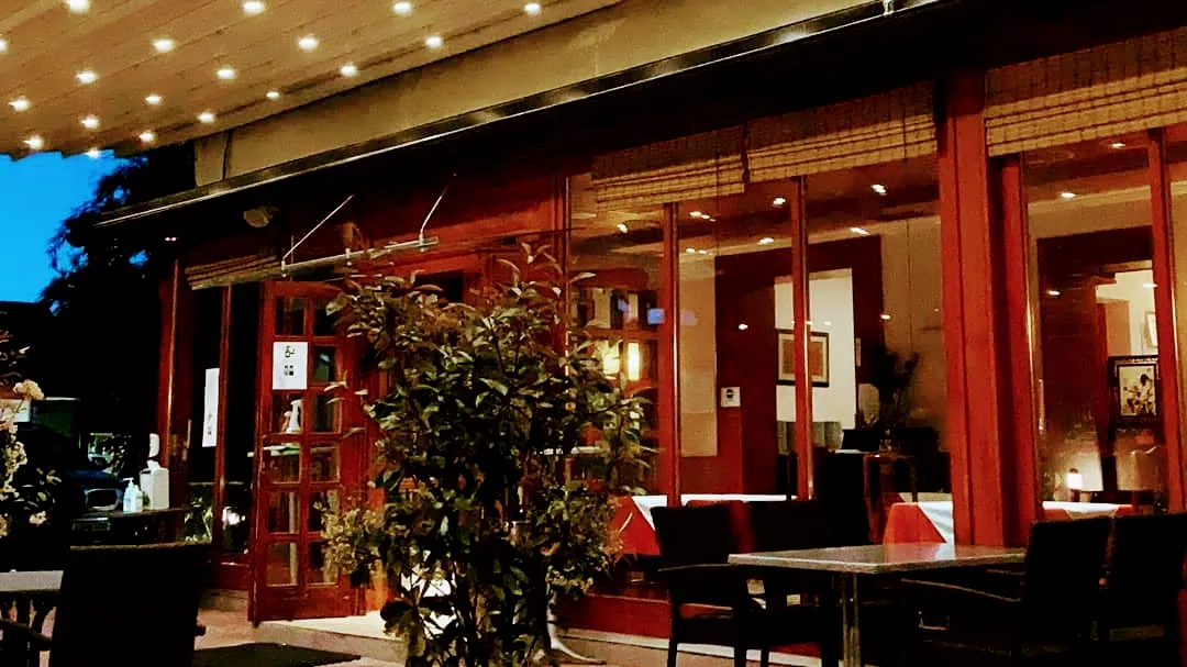 BookNoFees: 餐廳 – Kitajski vrt – Ljubljana – 中國花園,第 1 張照片