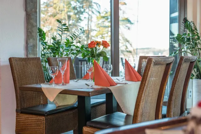 BookNoFees: 餐廳 – Forsthaus am Möhnesee – Möhnesee – Forsthaus am Möhnesee，第 2 張照片